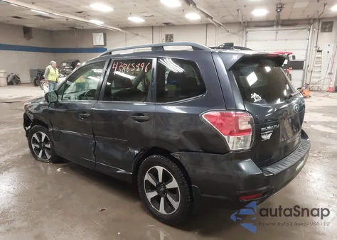2017 Subaru Forester 2.5I Premium z USA, uszkodzony, nr VIN JF2SJAEC5HH529053